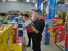意愿者们还设置了“火眼金睛辨”互动